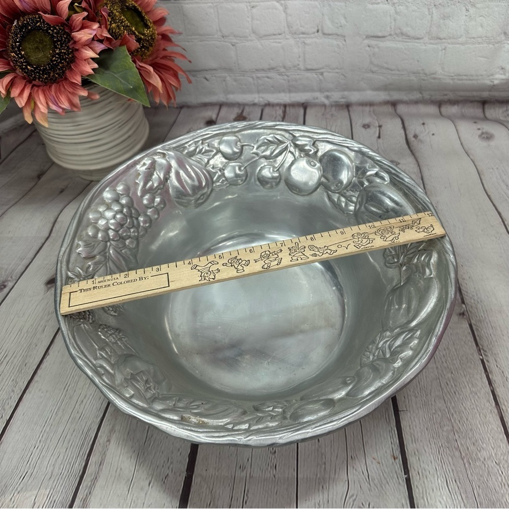 noble excellence napa valley large Embossed grapes fruit Metal serving Bowl - Picture 3 of 7